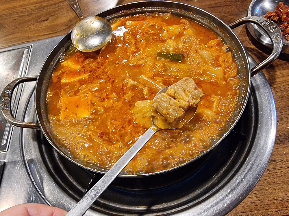 곱창전골을 먹는 느낌이 나는 진한 국물의 김치찌개, 포천시 선단동 임꺽정 한우소곱창